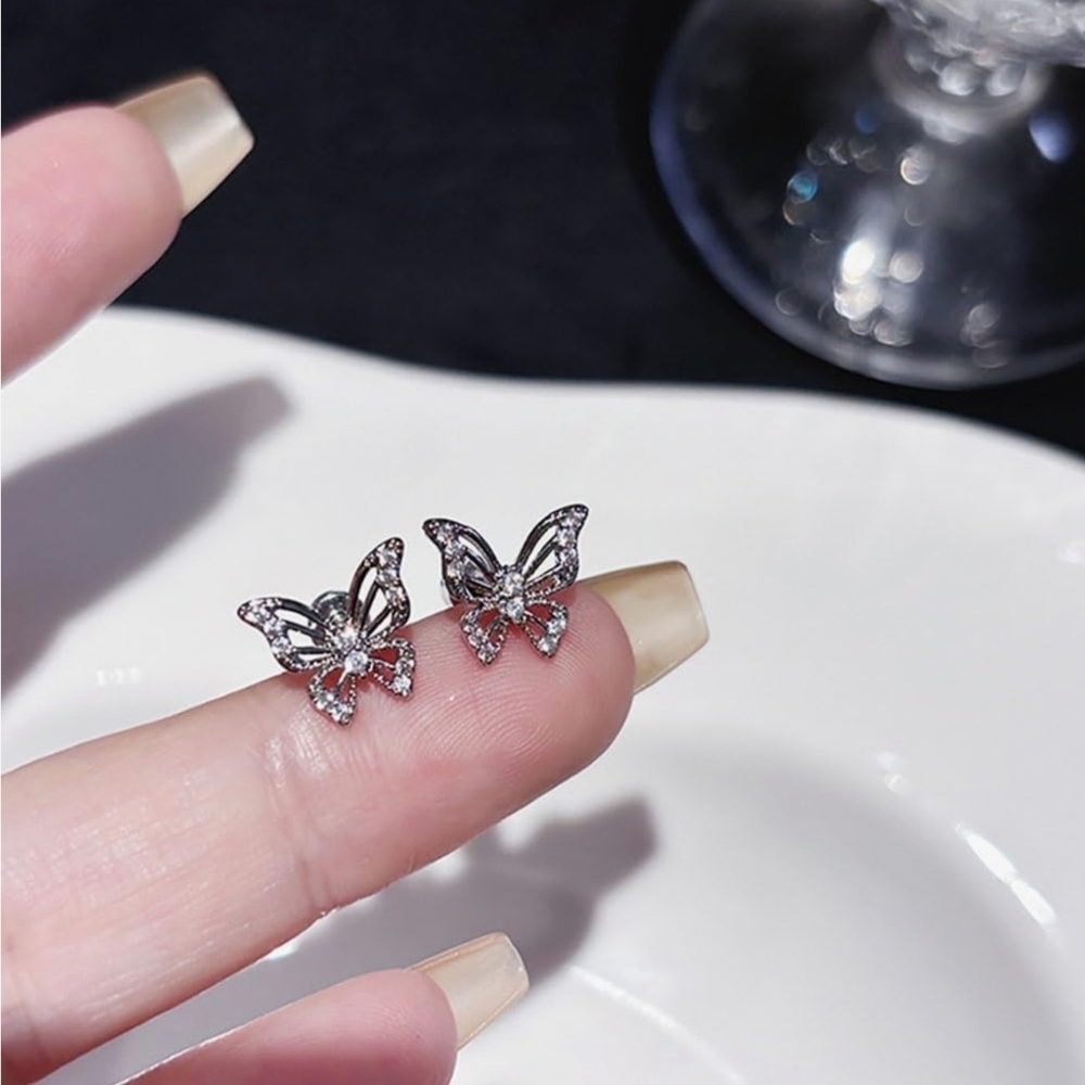 Silver Butterfly 🦋Stud Earring - Picture 10 of 10